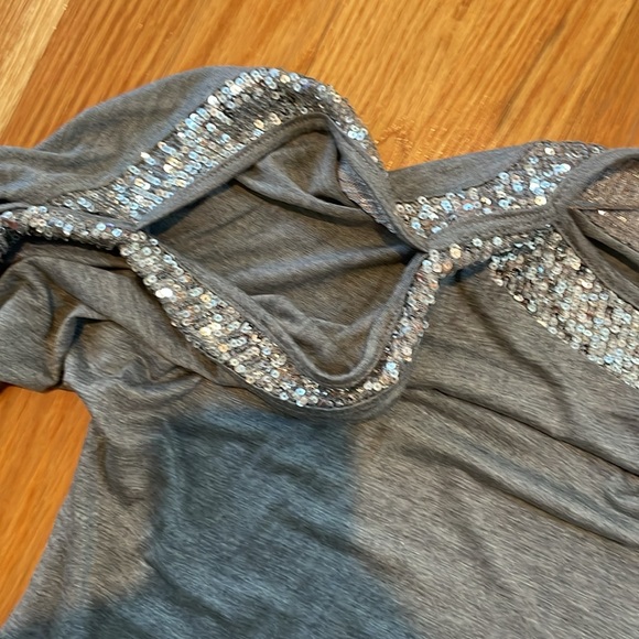 Cable & Gauge cold shoulder sequin NWOT size L top - Picture 3 of 5